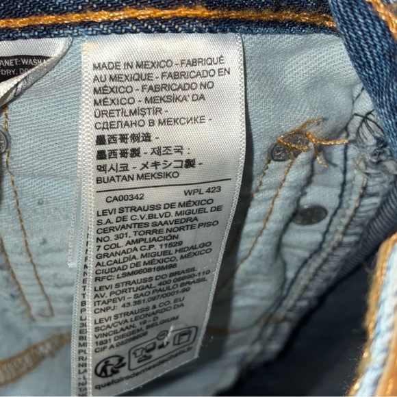 Levi's Classic Blue Relaxed Jeans - Picture 4 of 5